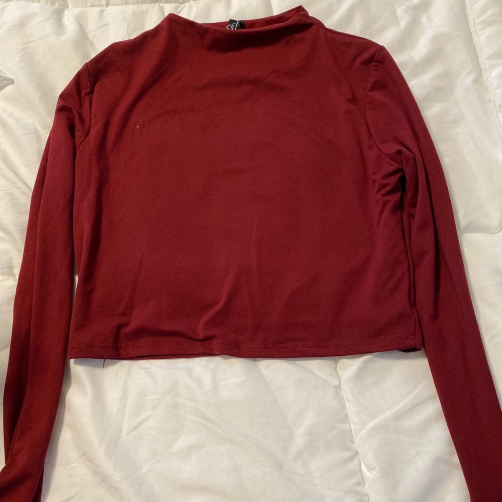 Maroon long sleeve cropped shirt.